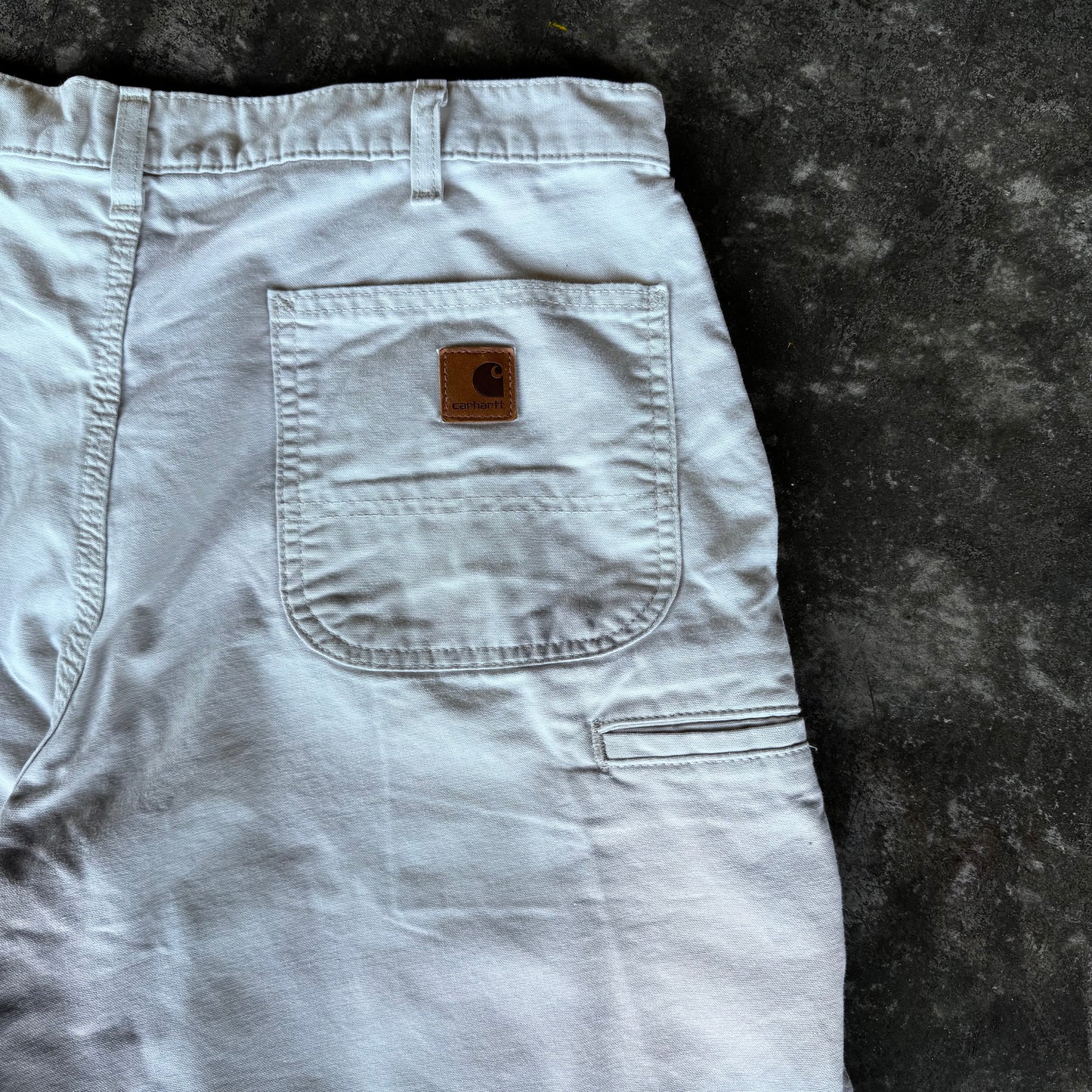 2000s Carhartt Cargo Shorts “Beige”
