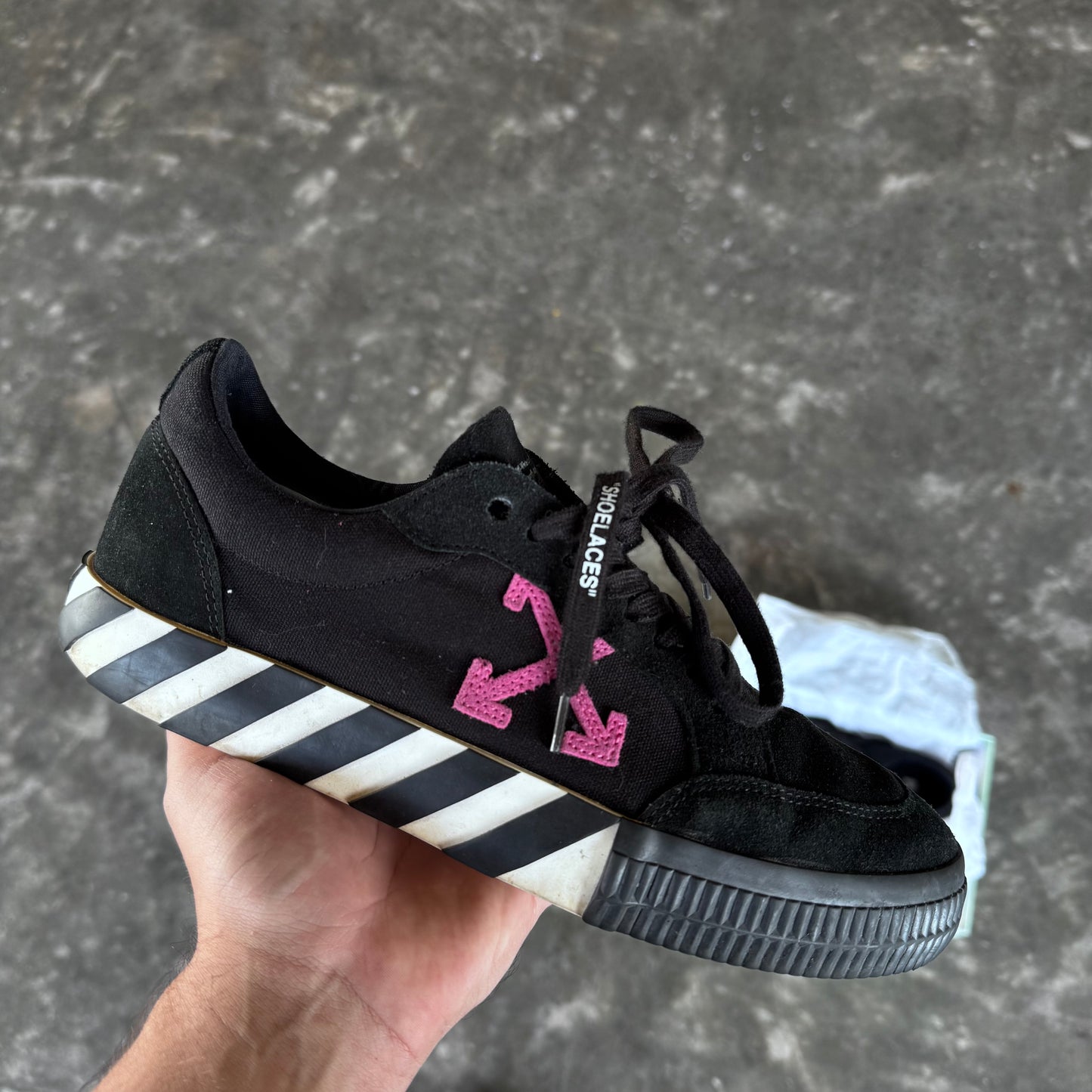 Off-White Vulcanized Low Top Sneakers Black/Violet