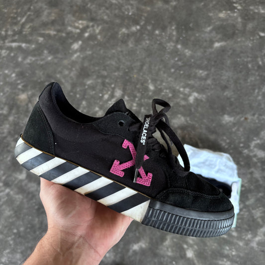 Off-White Vulcanized Low Top Sneakers Black/Violet