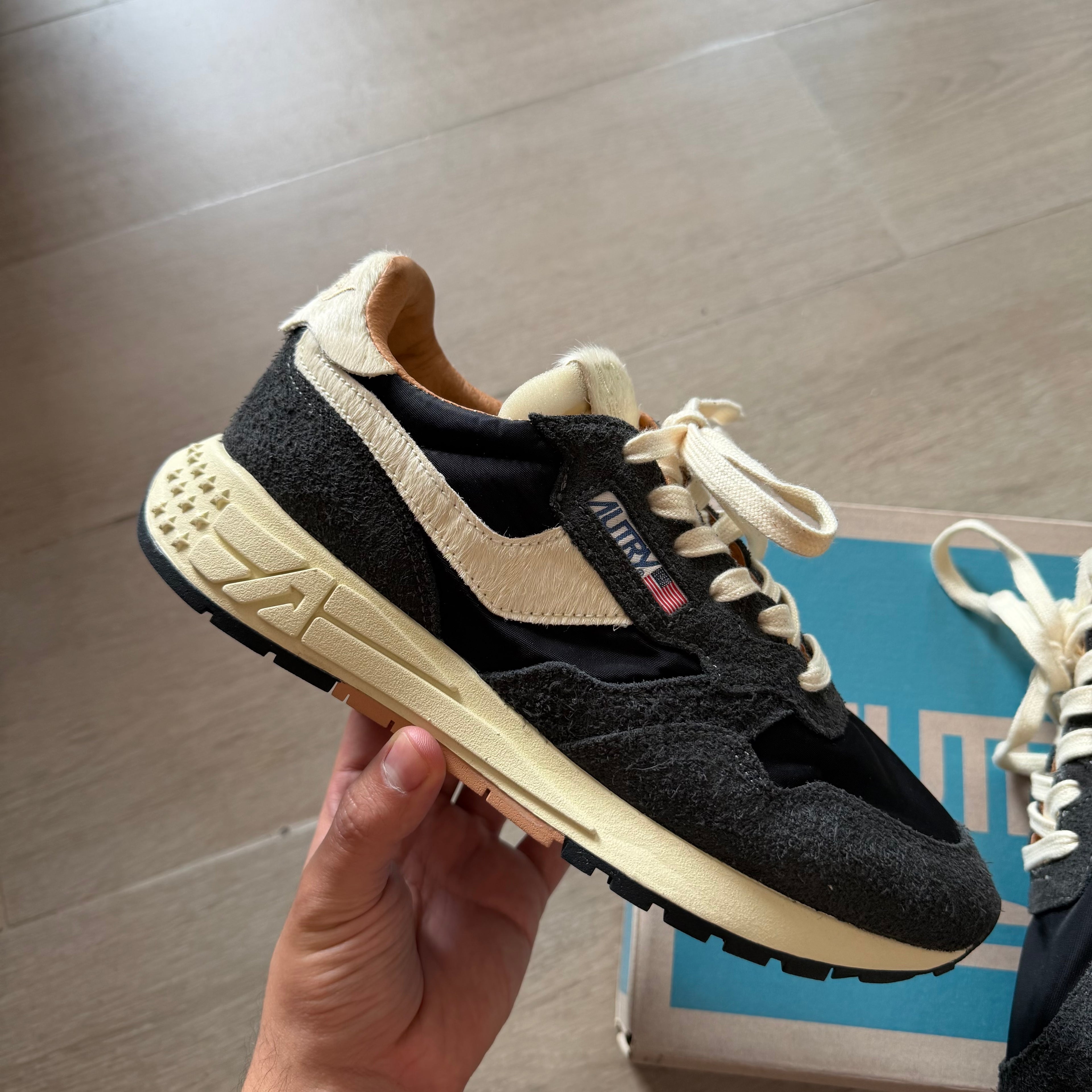 Autry Reelwind Low Sneakers Black/Beige