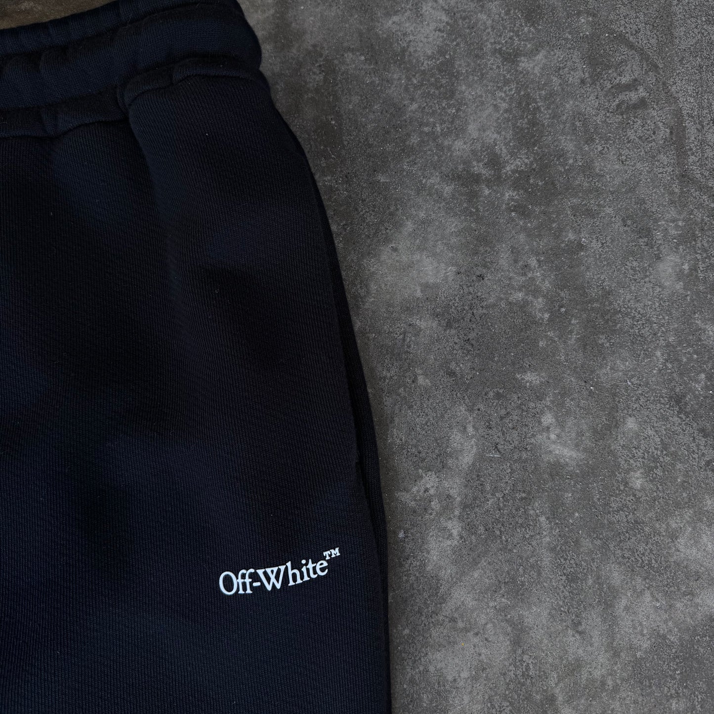Off-White Chain Arrow Black
