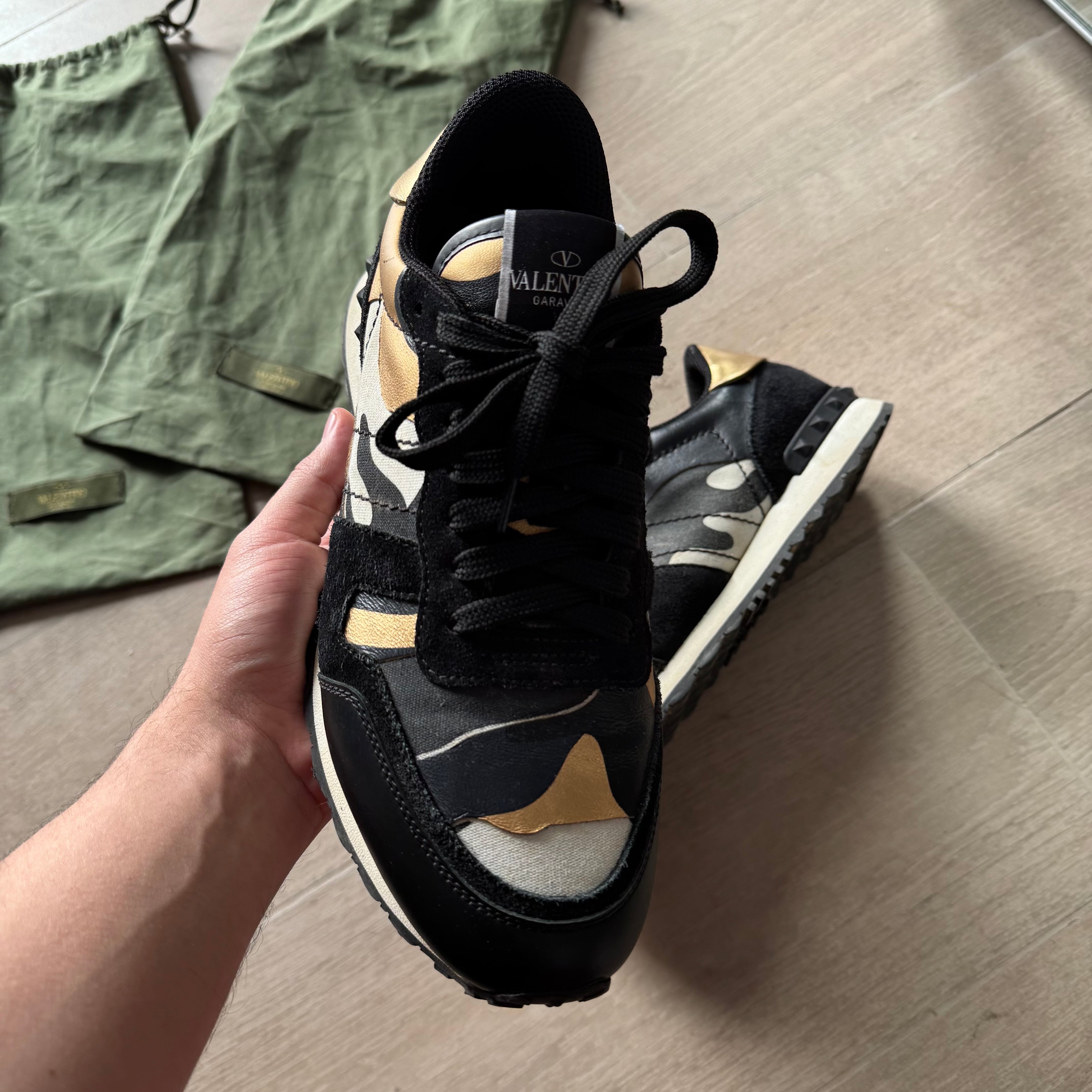 Valentino Garavani Rockrunner Trainer Gold/Black