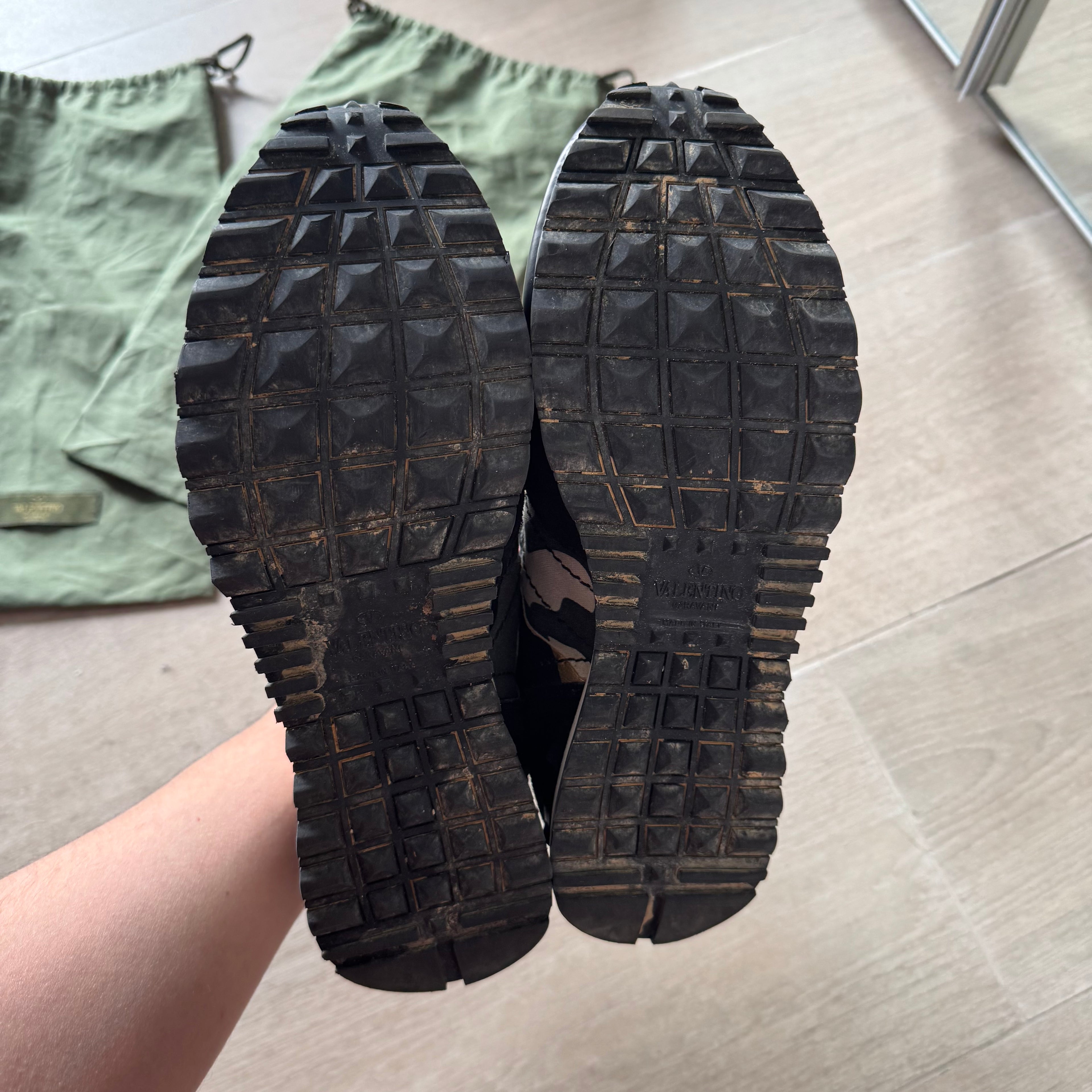 Valentino Garavani Rockrunner Trainer Gold/Black