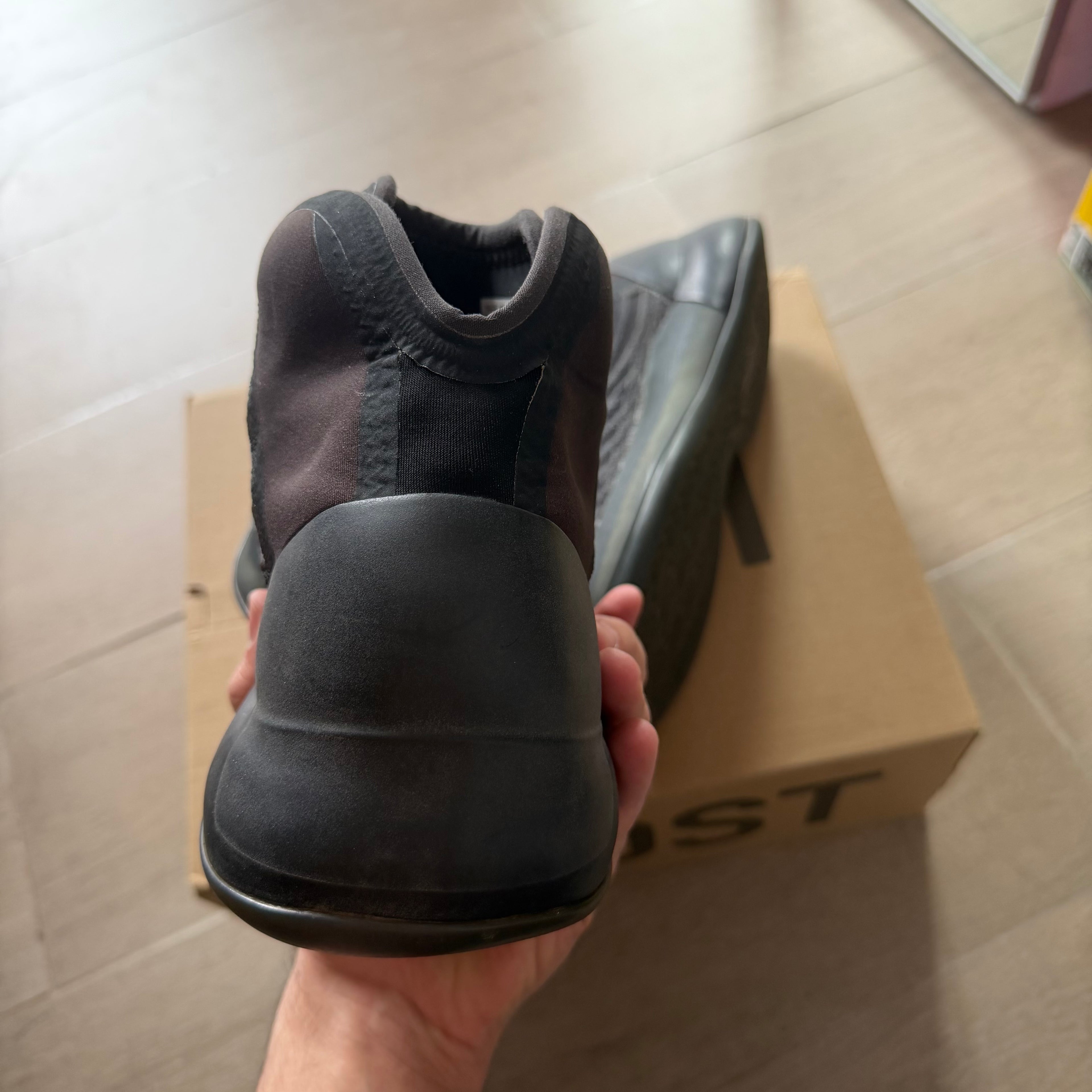 adidas Yeezy QNTM Onyx (9.5)