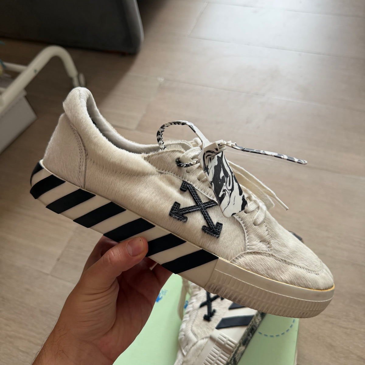 Off-White Vulcanized Low Top Sneakers White/Black (44EU)