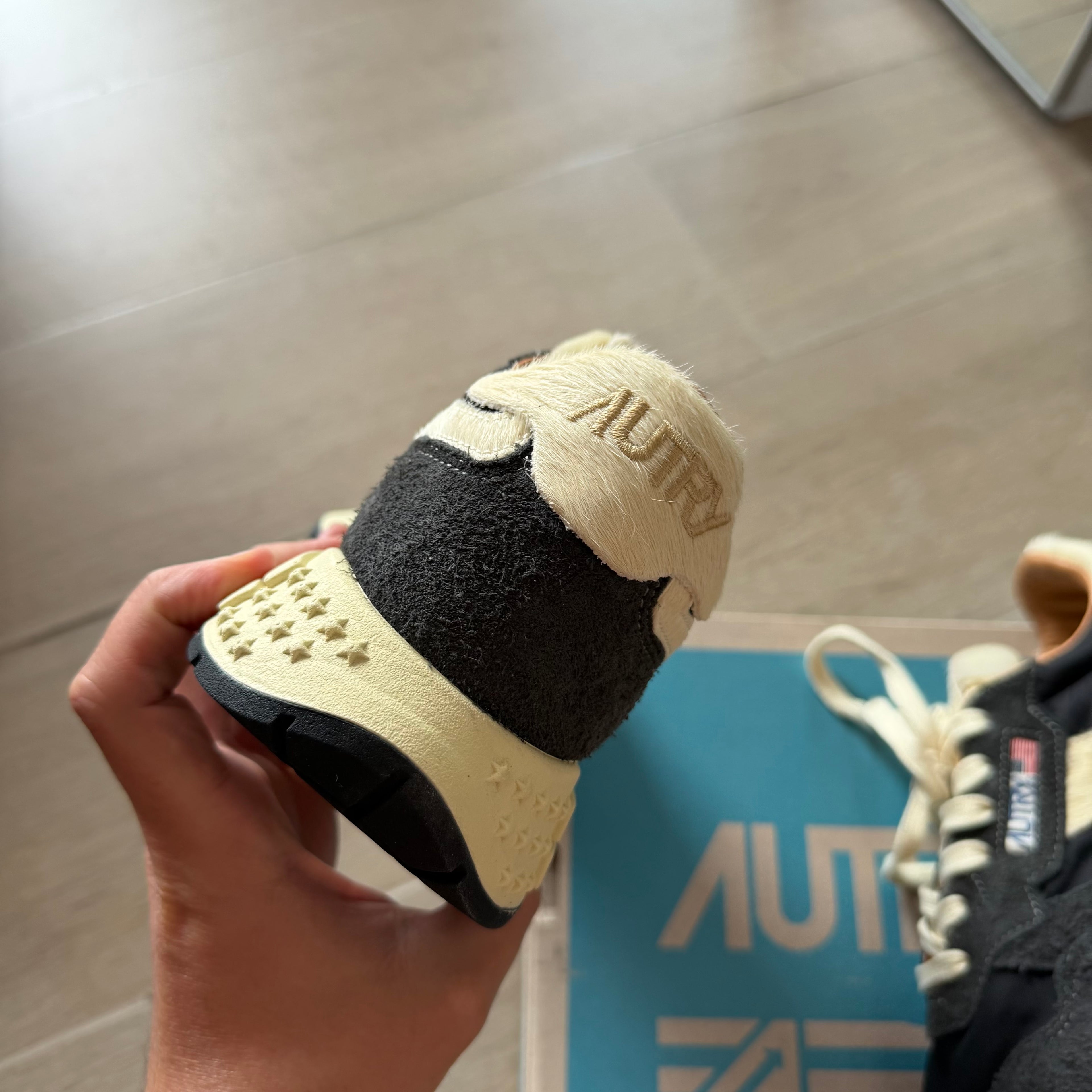 Autry Reelwind Low Sneakers Black/Beige