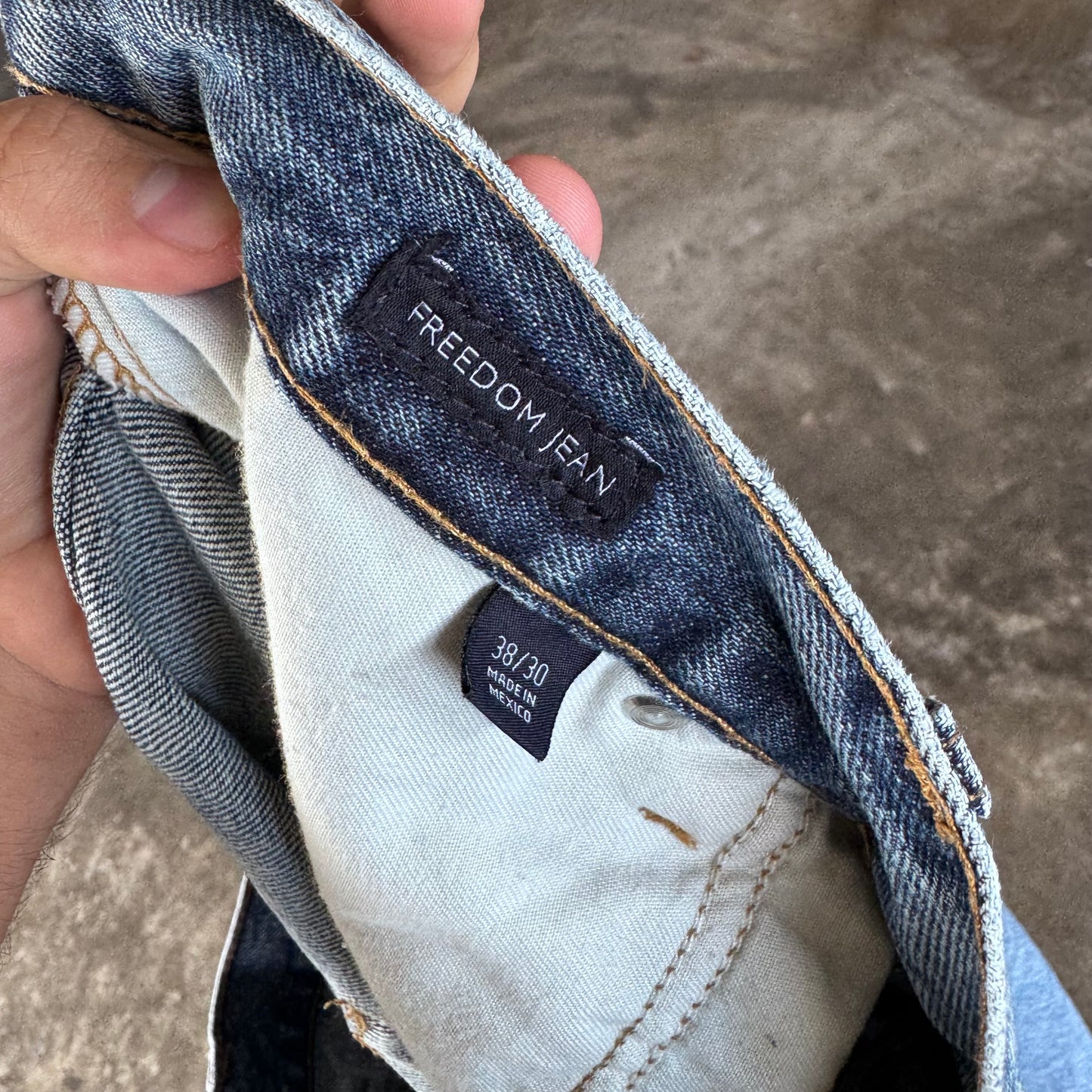2000s Faded Tommy Hilfiger Baggy Jeans