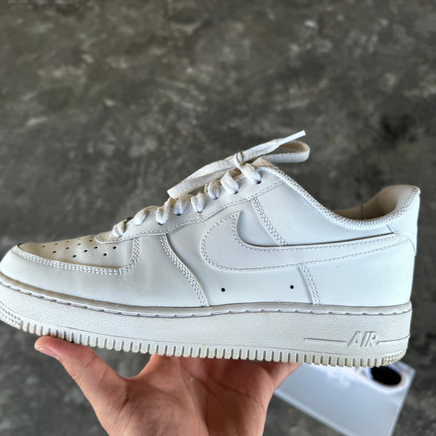 Nike Air Force 1 07’ Triple White 10US