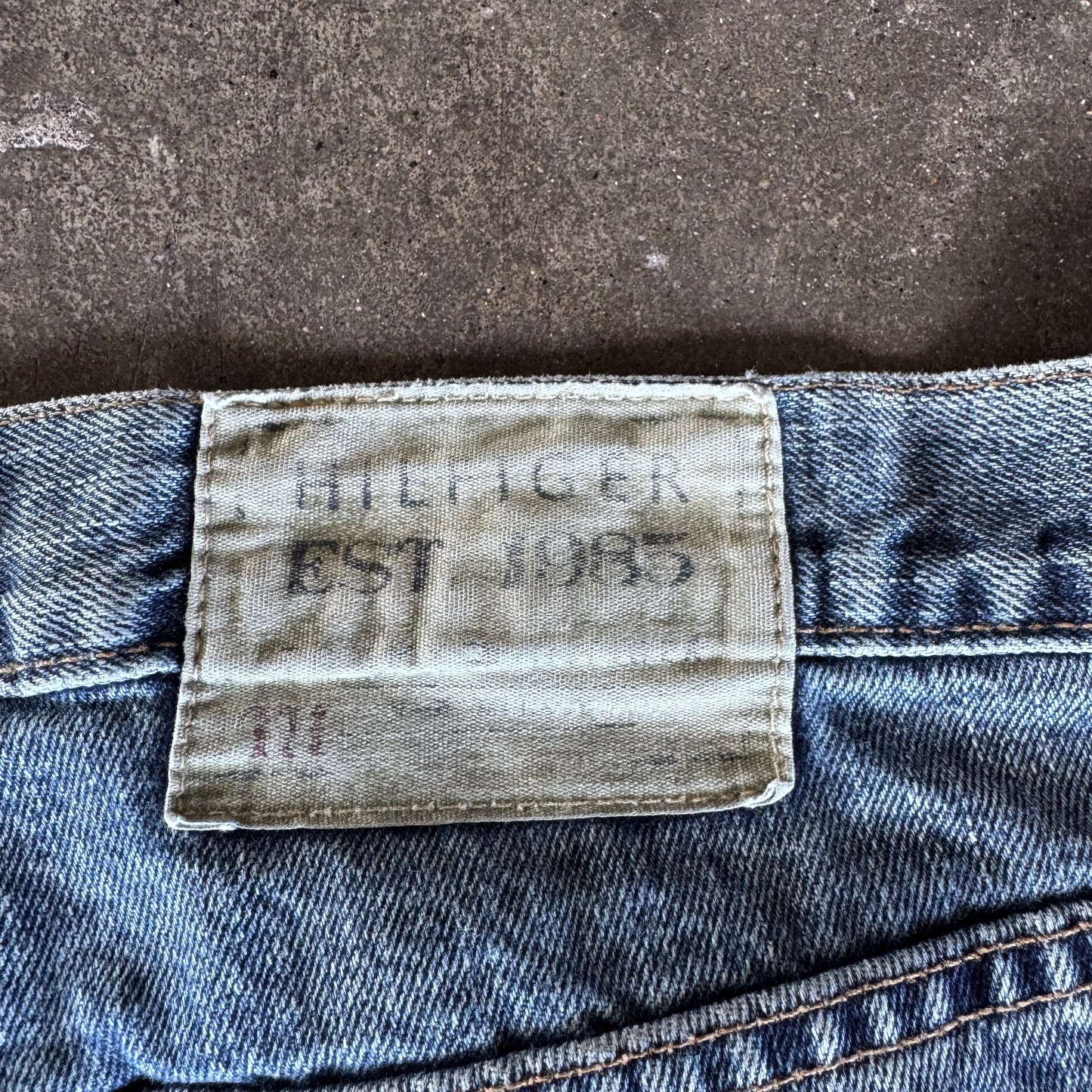 2000s Faded Tommy Hilfiger Baggy Jeans