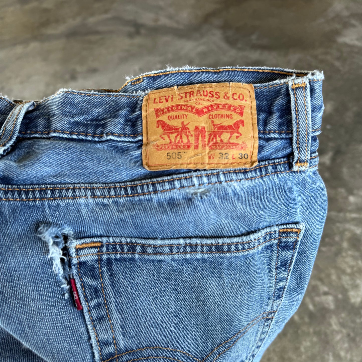 2000s Levi’s 505 Faded Jeans