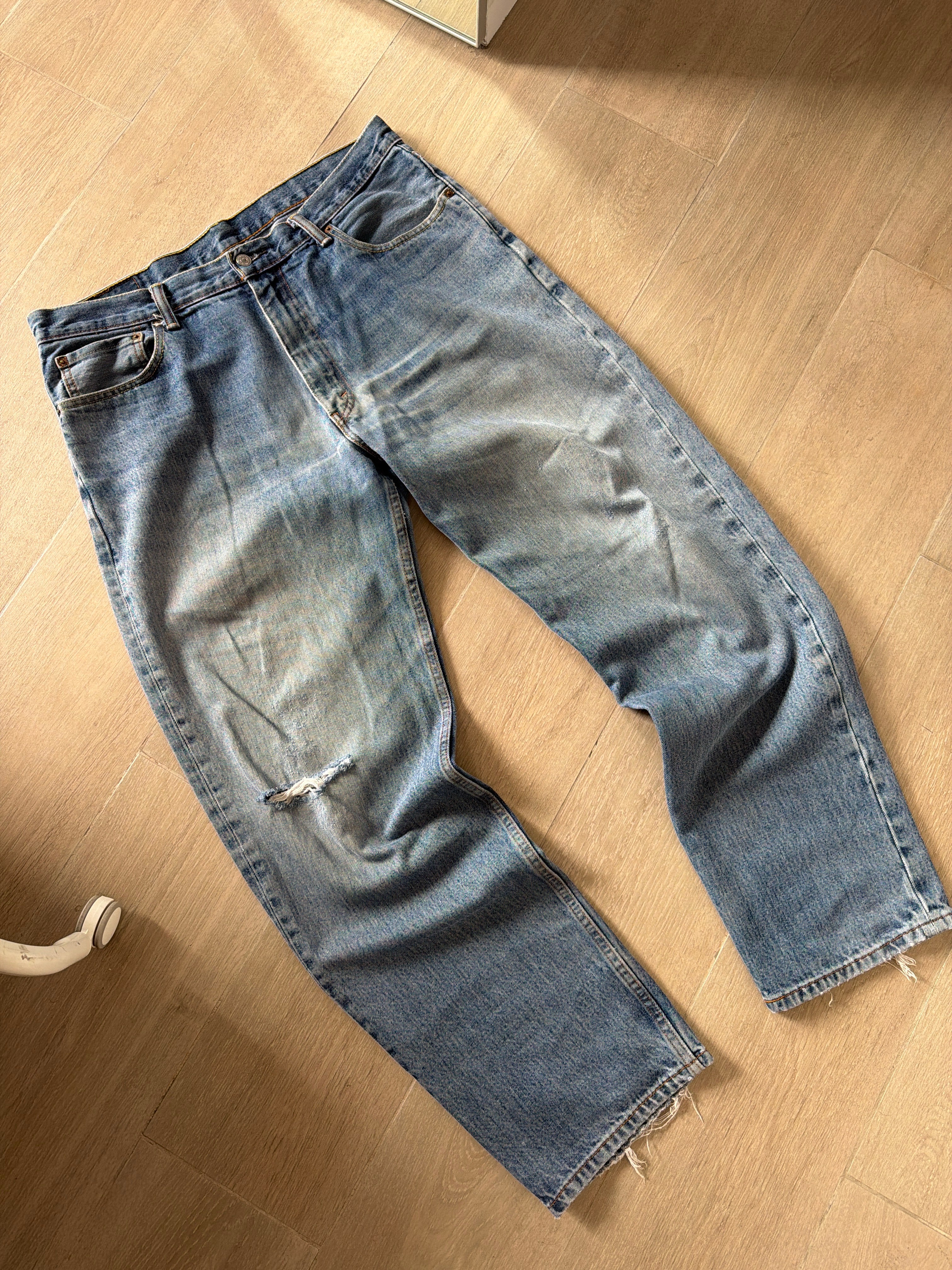 2000s Levis 550 Faded Denim Jeans