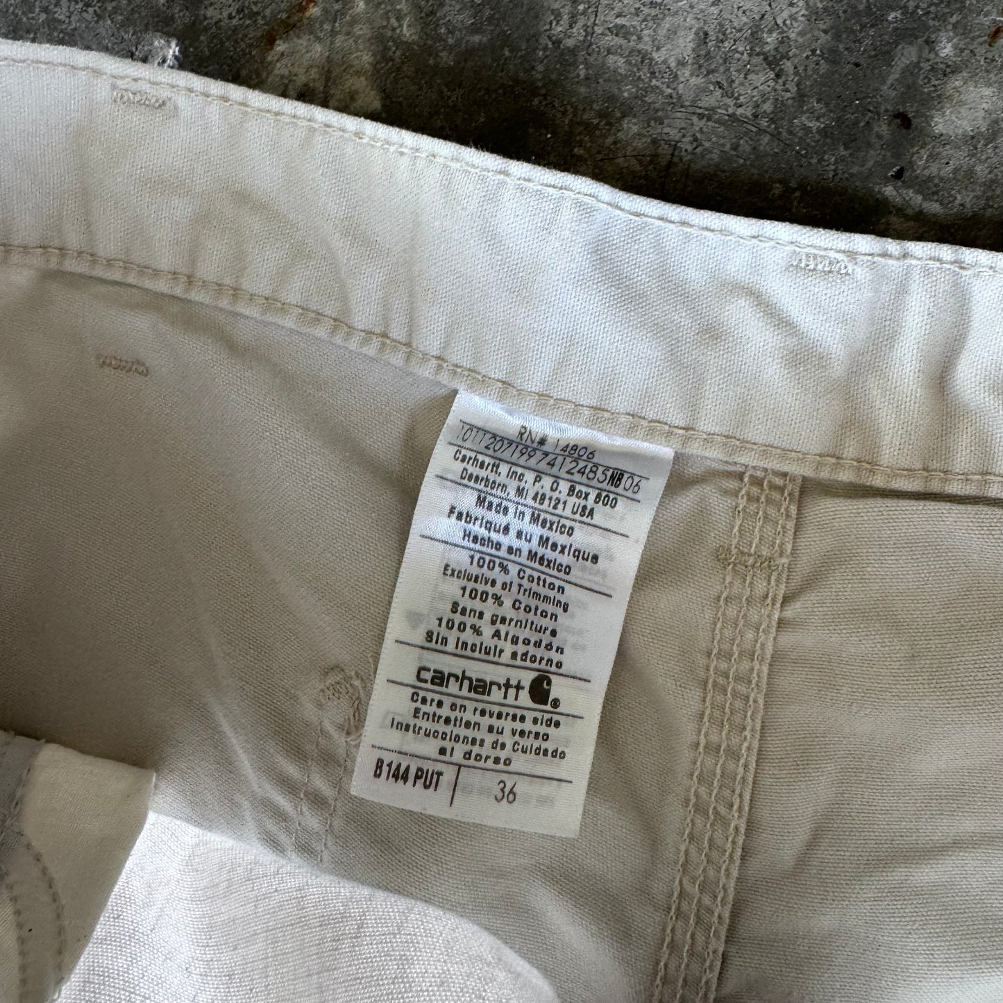 2000s Carhartt Cargo Shorts “Beige”