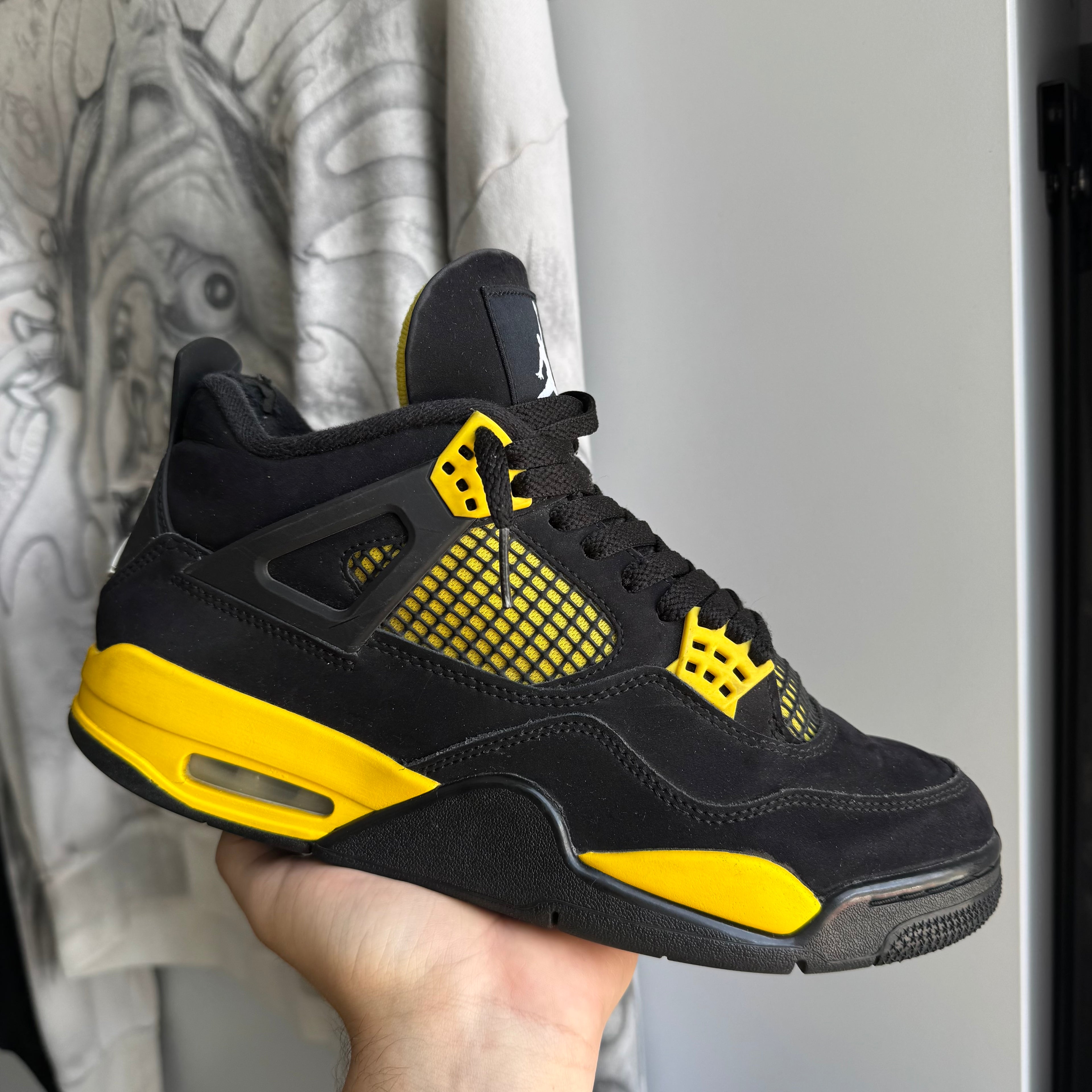 Jordan 4 Retro Thunder