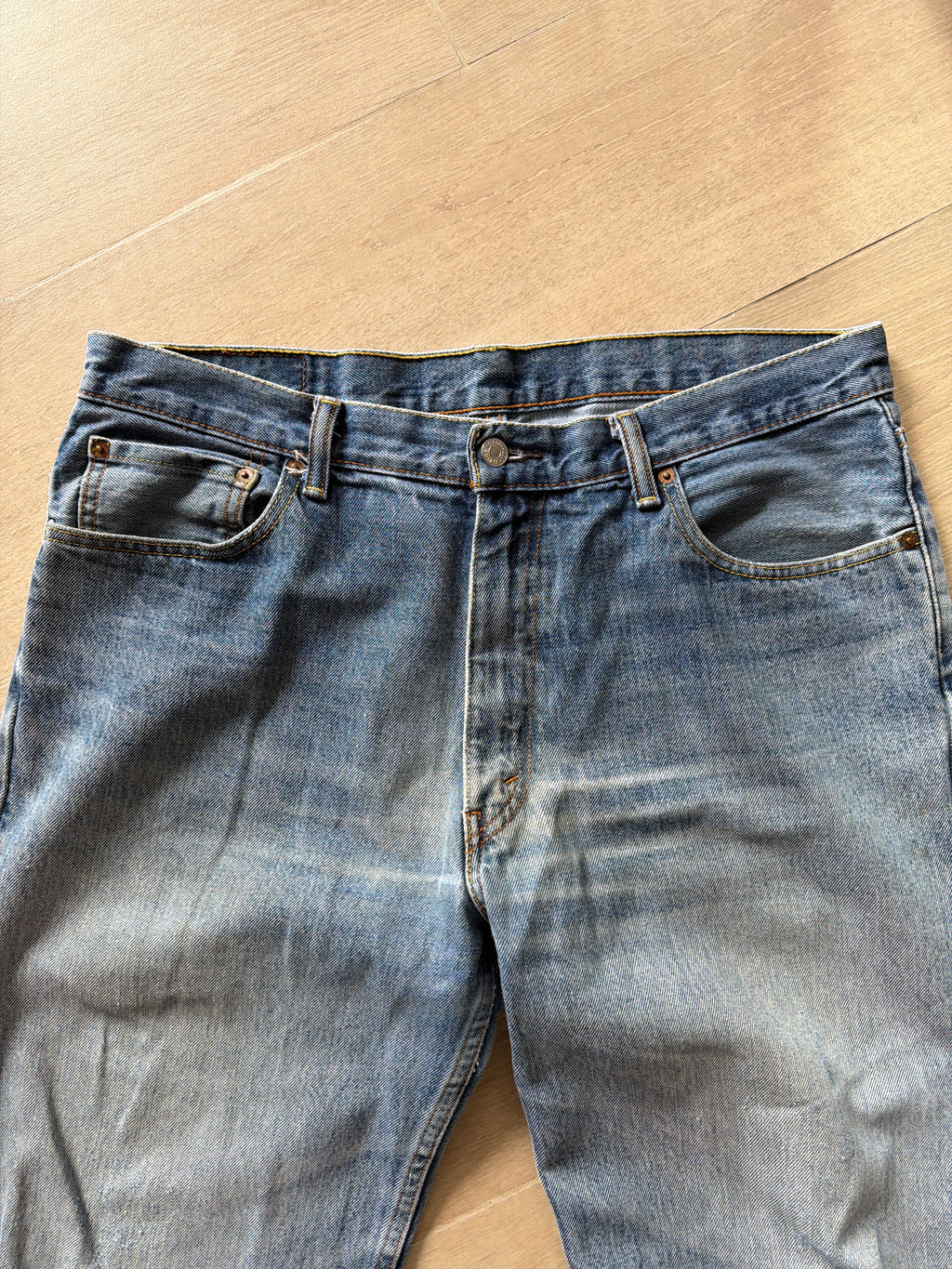 2000s Levis 550 Faded Denim Jeans
