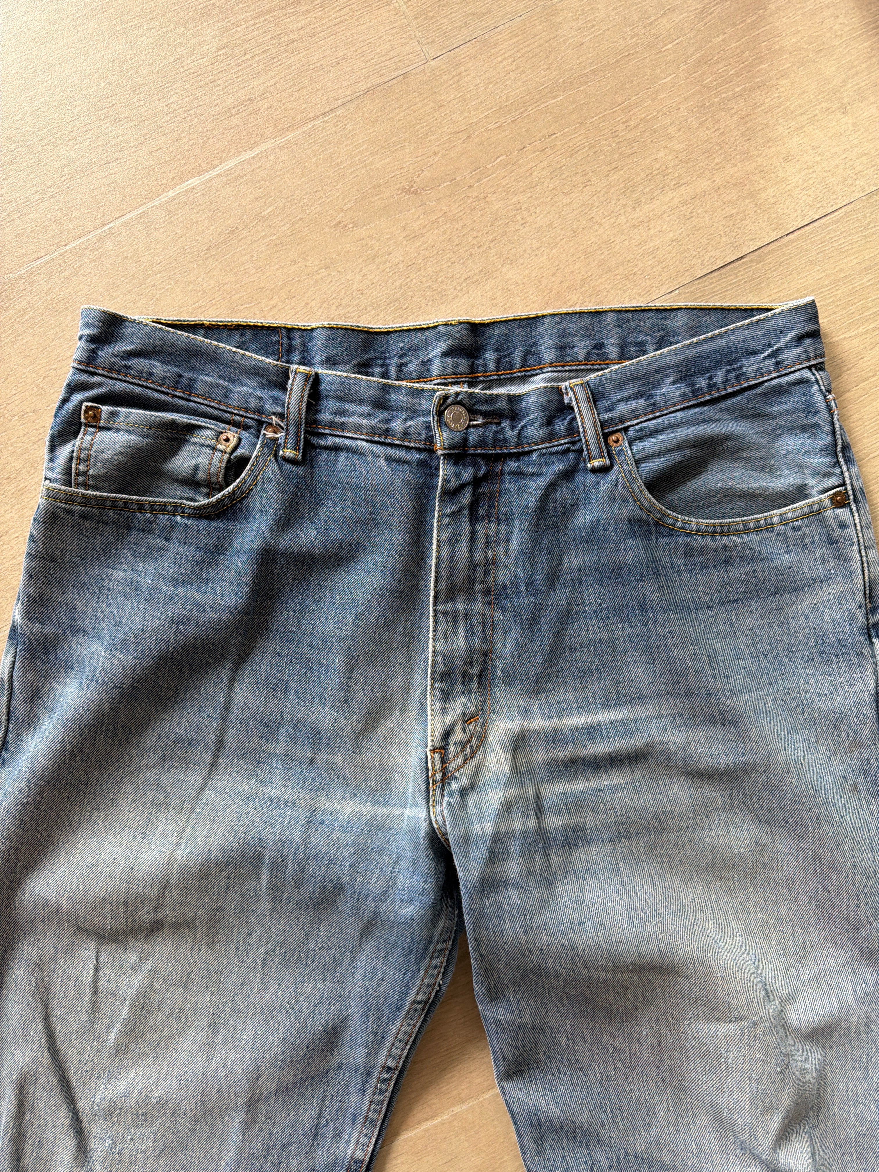 2000s Levis 550 Faded Denim Jeans