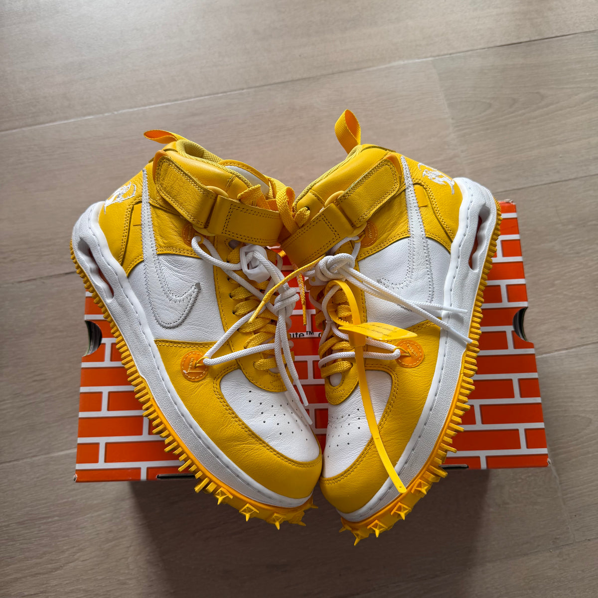 Nike x Off-White Air Force 1 Mid SP University Gold (9.5US)