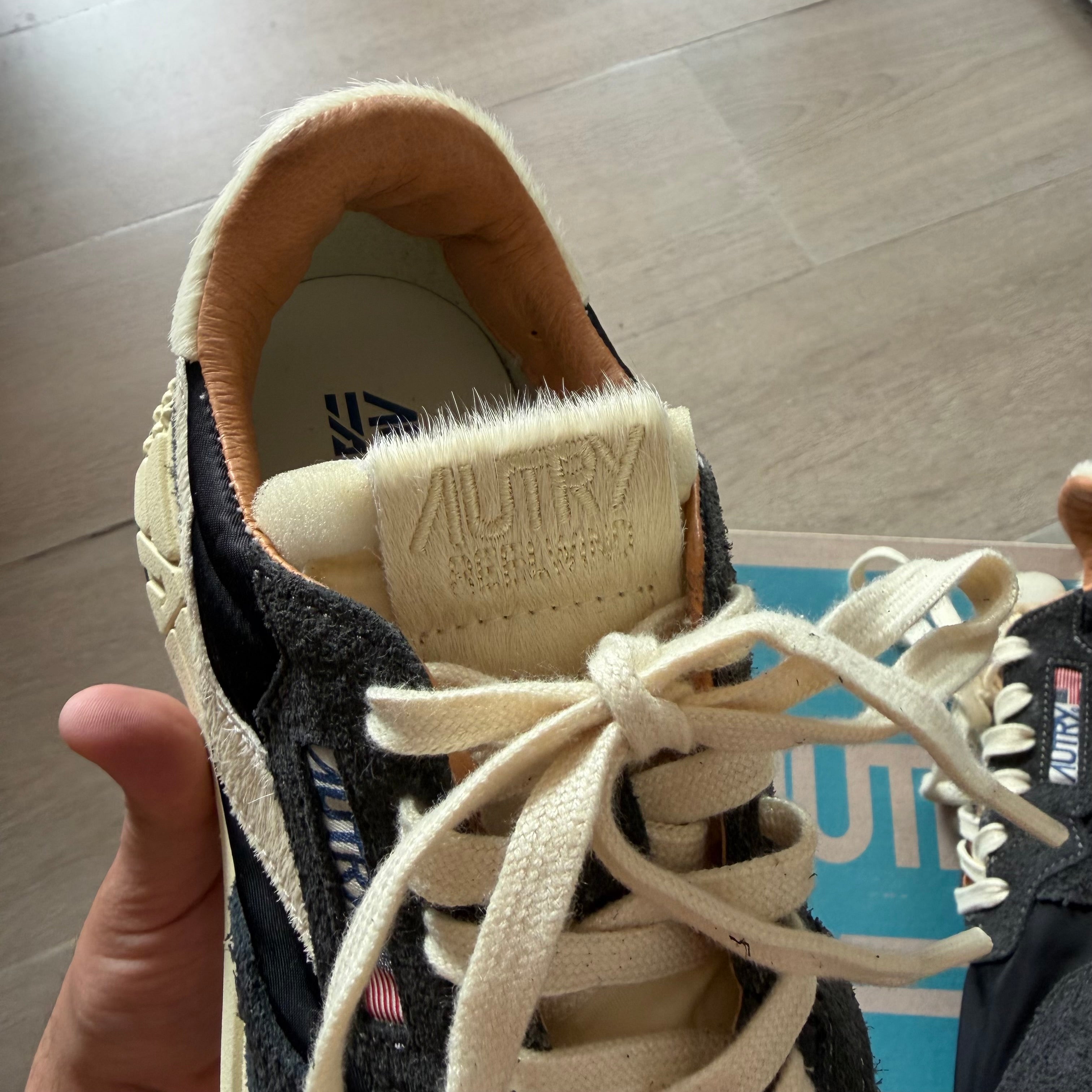 Autry Reelwind Low Sneakers Black/Beige