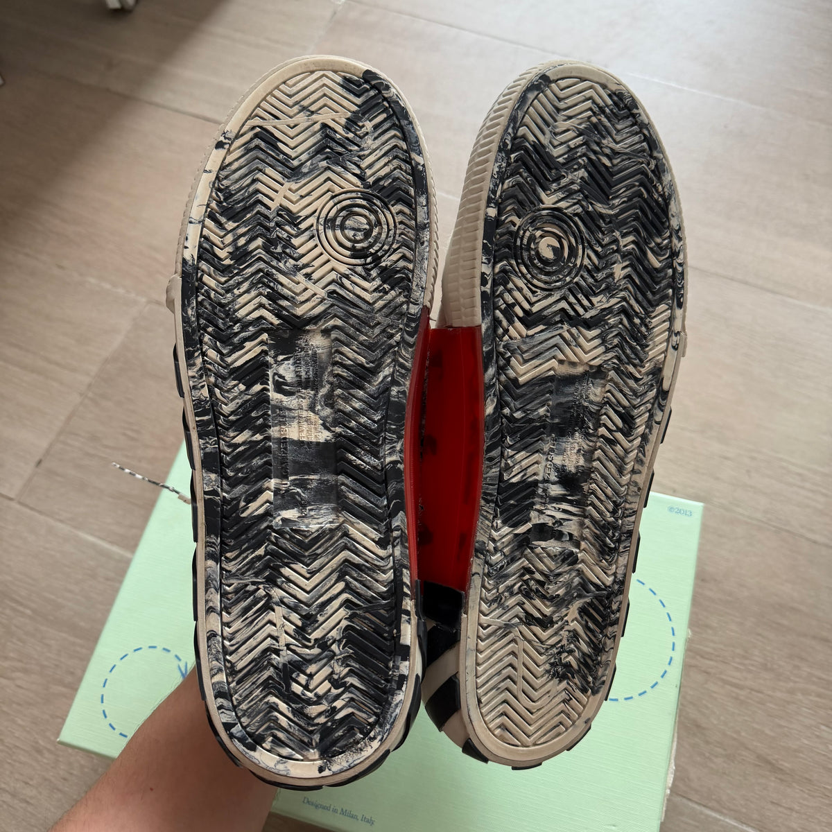 Off-White Vulcanized Low Top Sneakers White/Black (44EU)