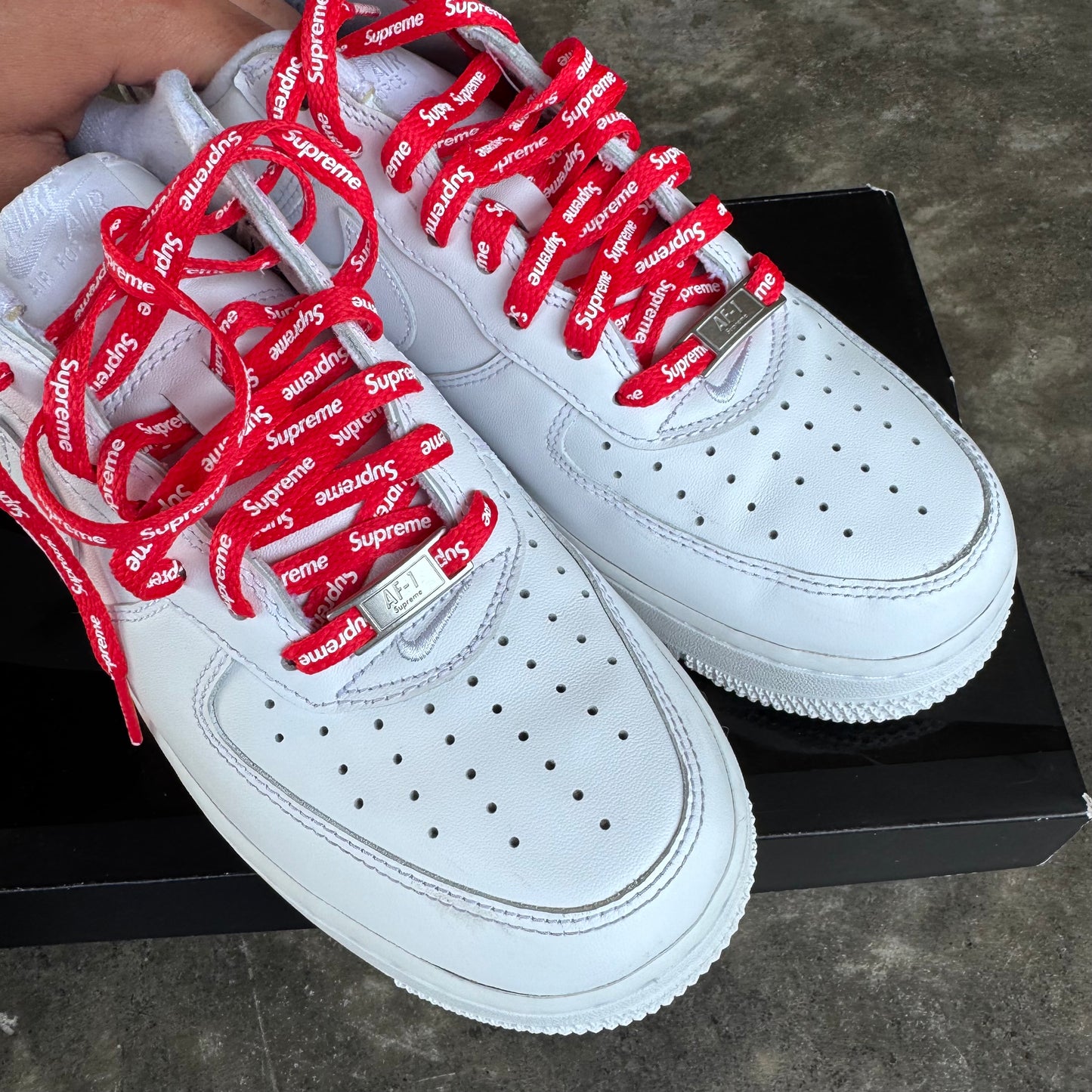 Nike x Supreme Air Force 1 Triple White