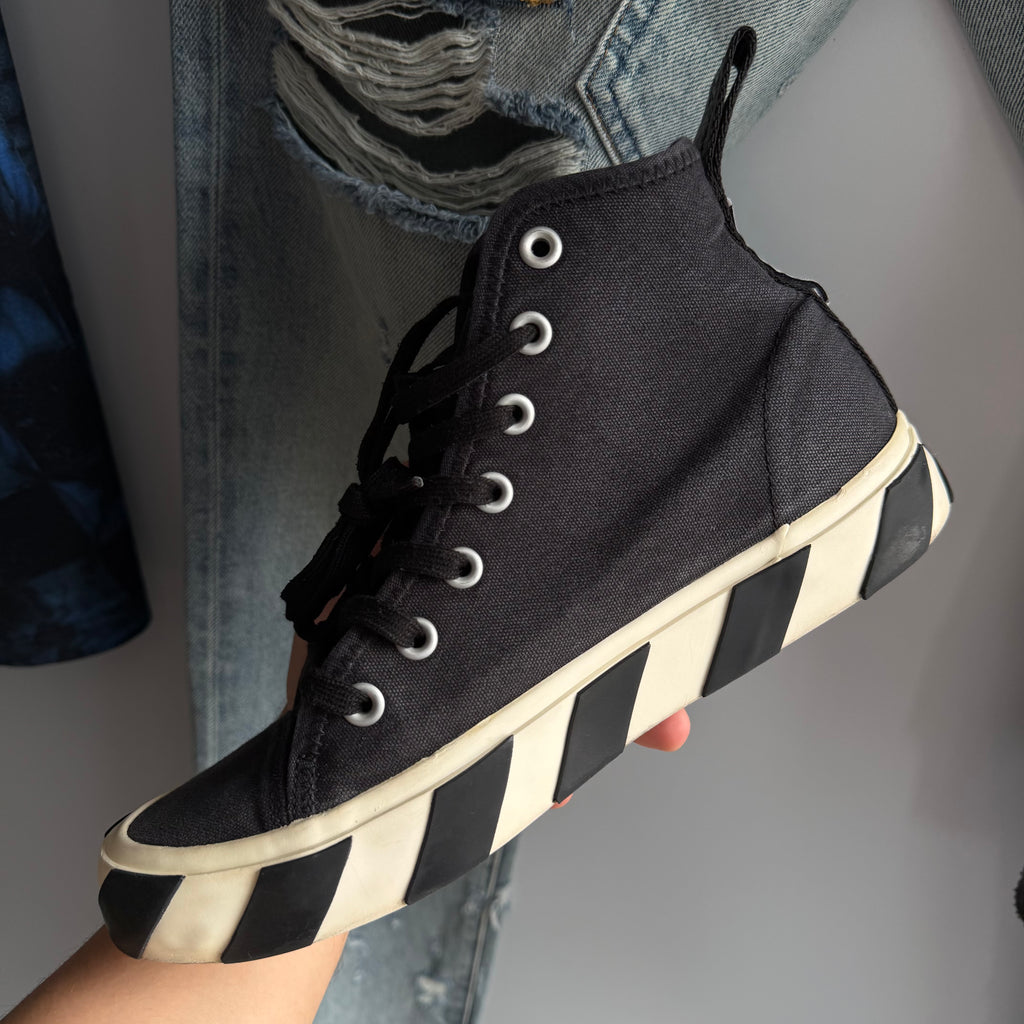 Off-White Vulcanized Mid Top Sneakers Black/White (41EU)