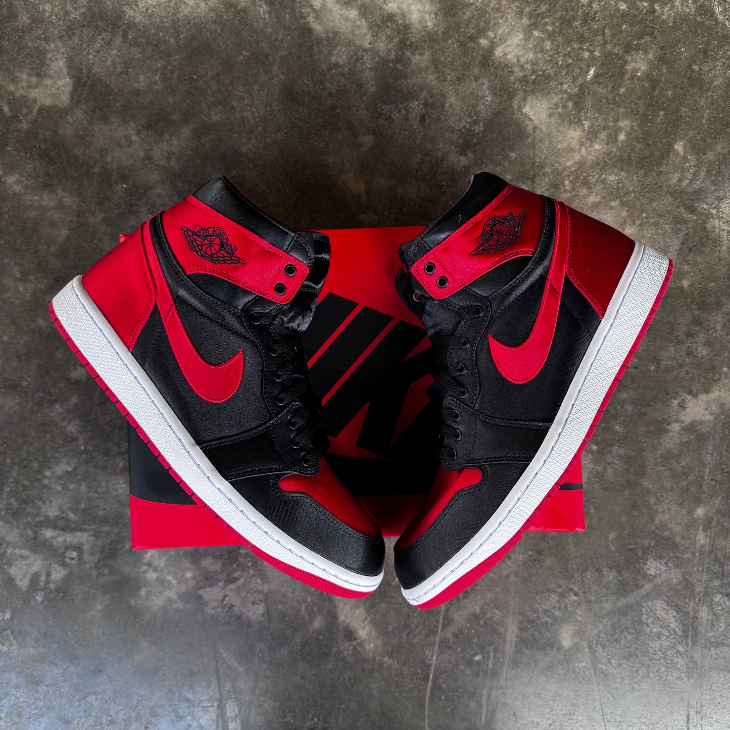 Jordan 1 Retro High OG Satin Red