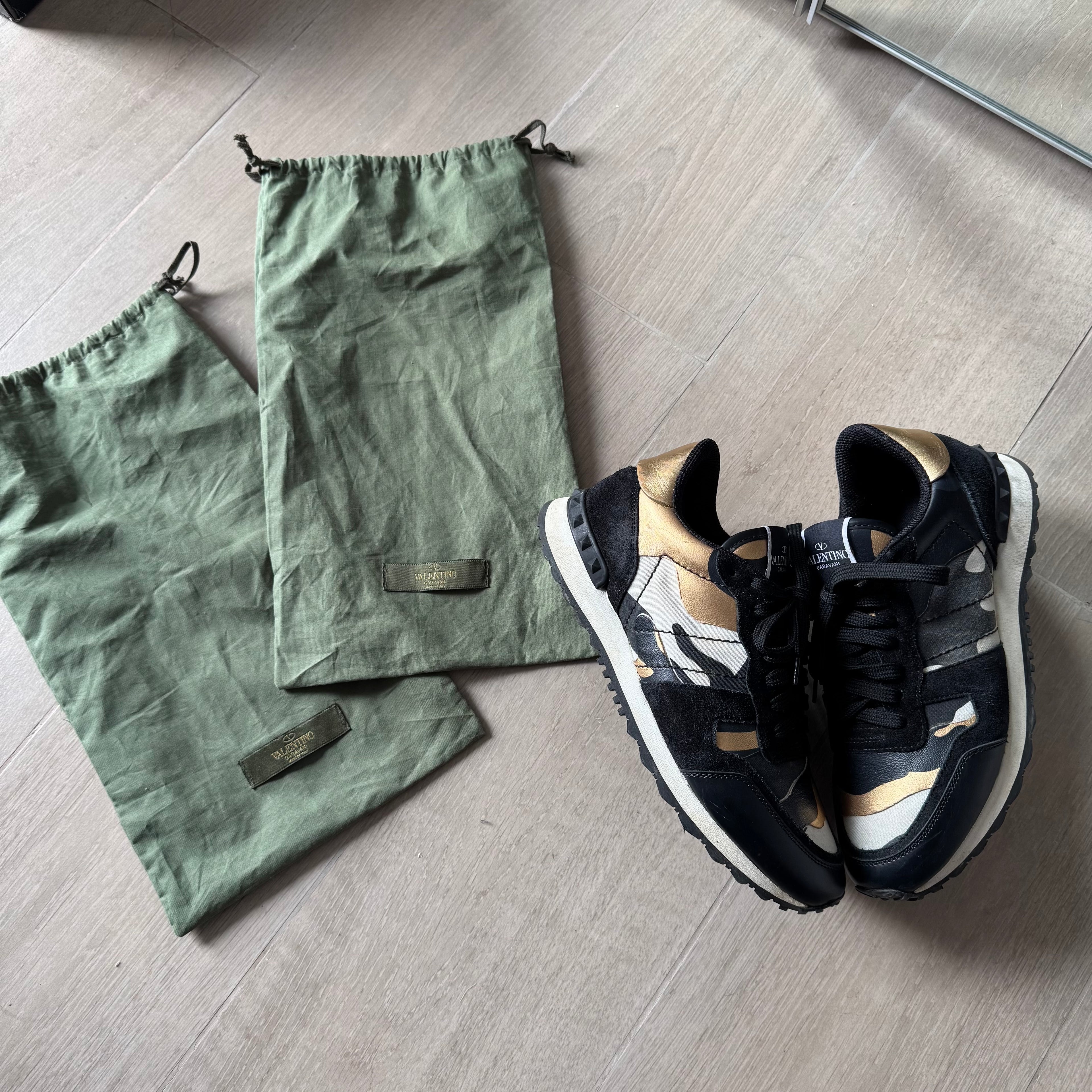 Valentino Garavani Rockrunner Trainer Gold/Black