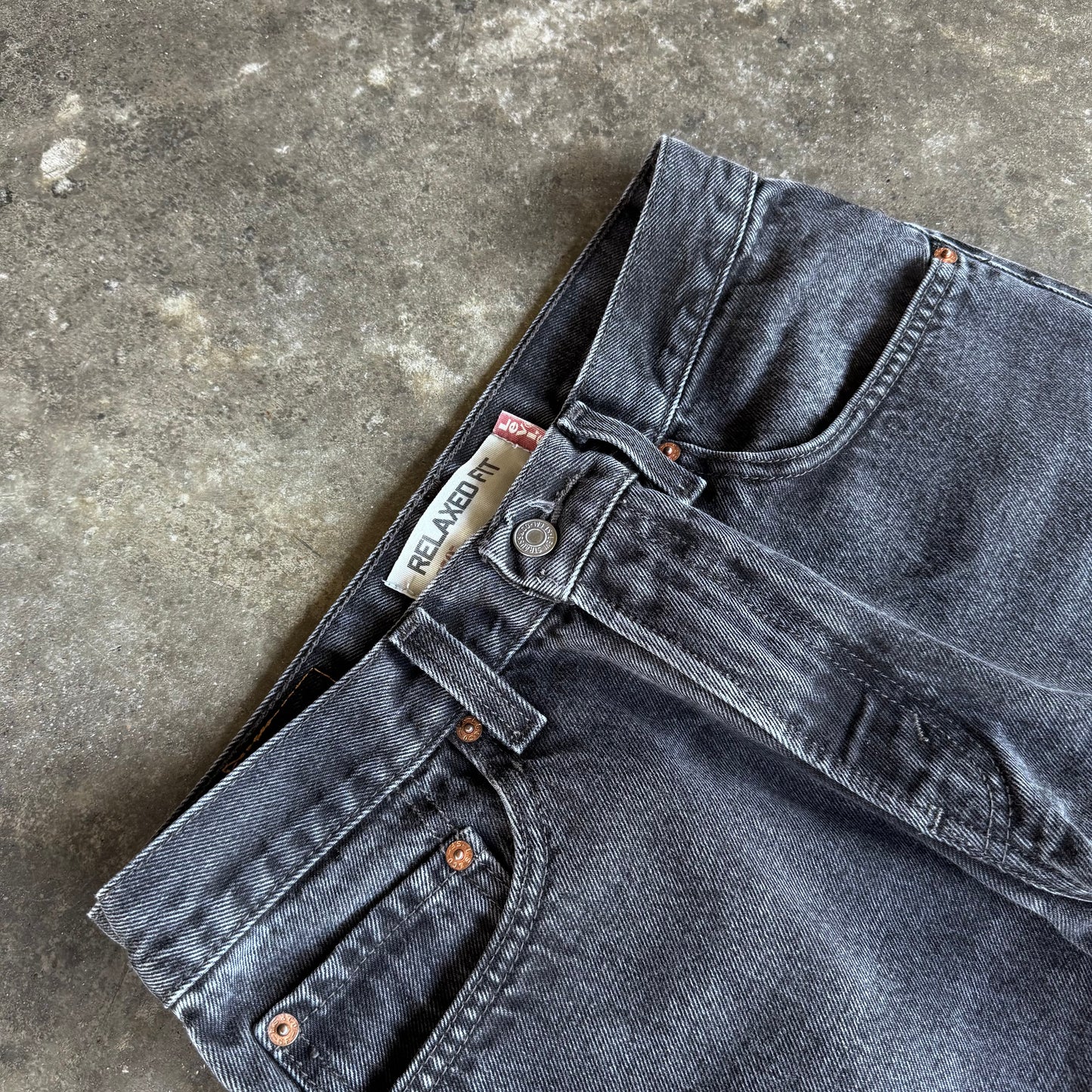 2000s Levi’s Faded Relaxed Fit 550 Black