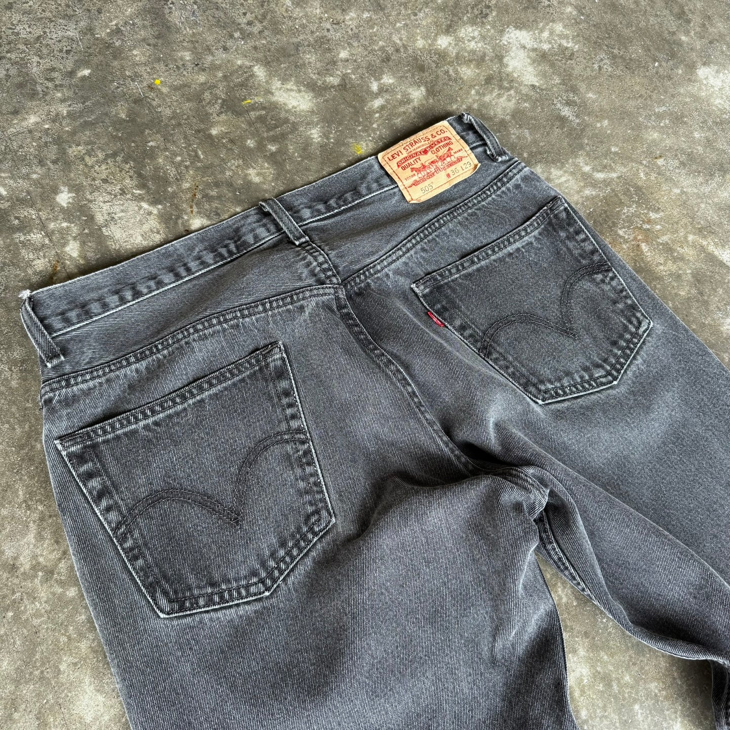 2000s Levis 505 Black Faded Jeans (11)